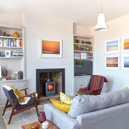 Spacious Beach Front Apartment With Stunning Sea Views Deal Esterno foto