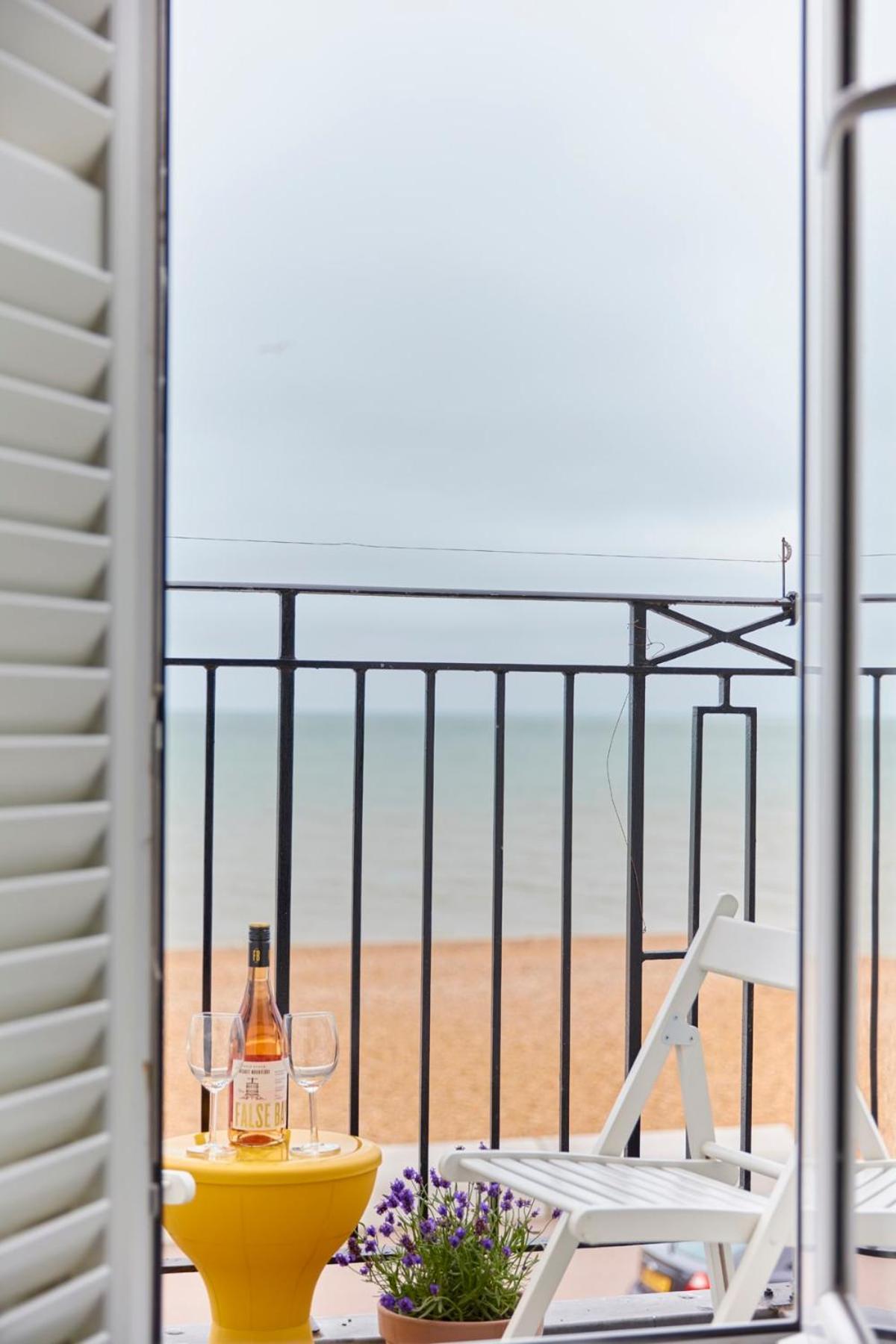 Spacious Beach Front Apartment With Stunning Sea Views Deal Esterno foto